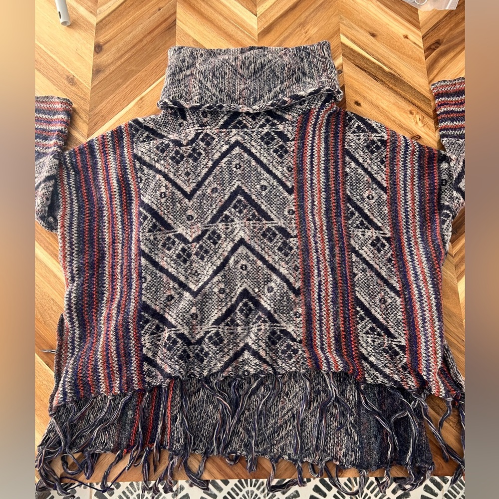 FREE PEOPLE‎ PONCHO STYLE SWEATER
